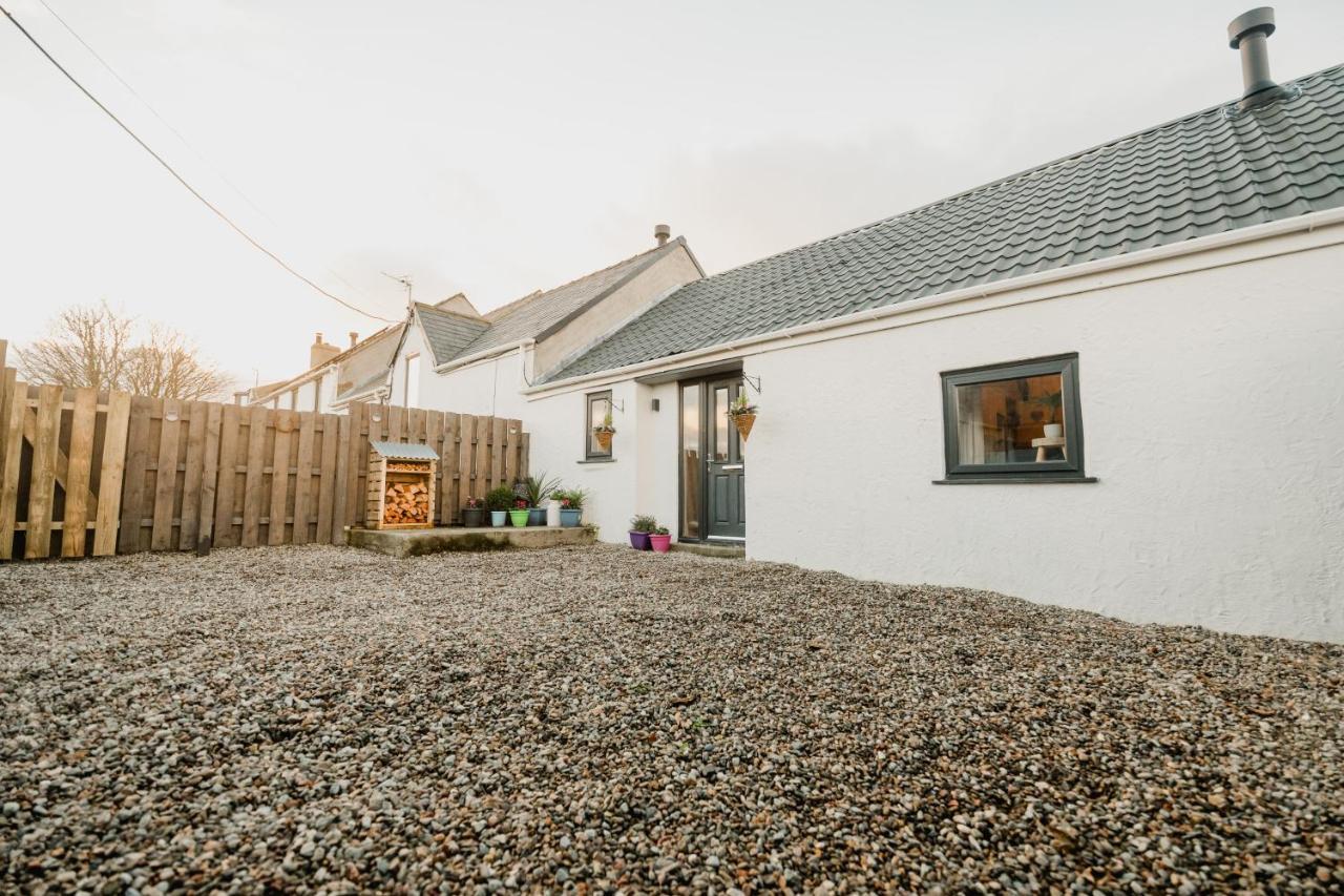 The Cow Shed At Pencraig Villa Holyhead Exterior foto