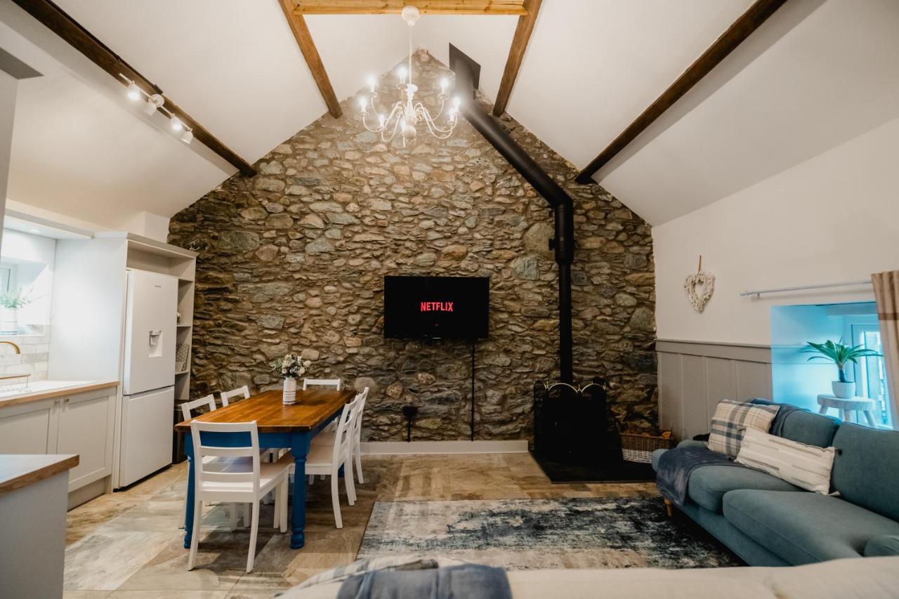 The Cow Shed At Pencraig Villa Holyhead Exterior foto