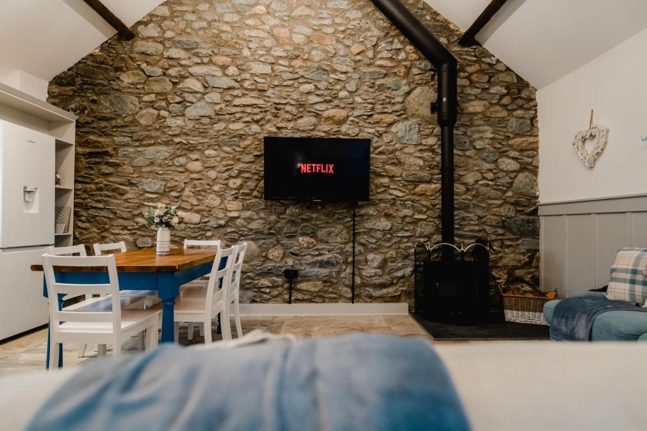 The Cow Shed At Pencraig Villa Holyhead Exterior foto