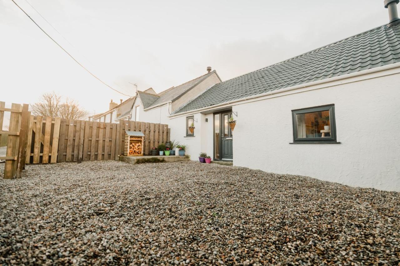 The Cow Shed At Pencraig Villa Holyhead Exterior foto